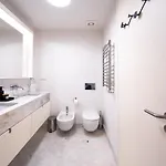 Brand New & Spacious 2bdr By Lovelystay